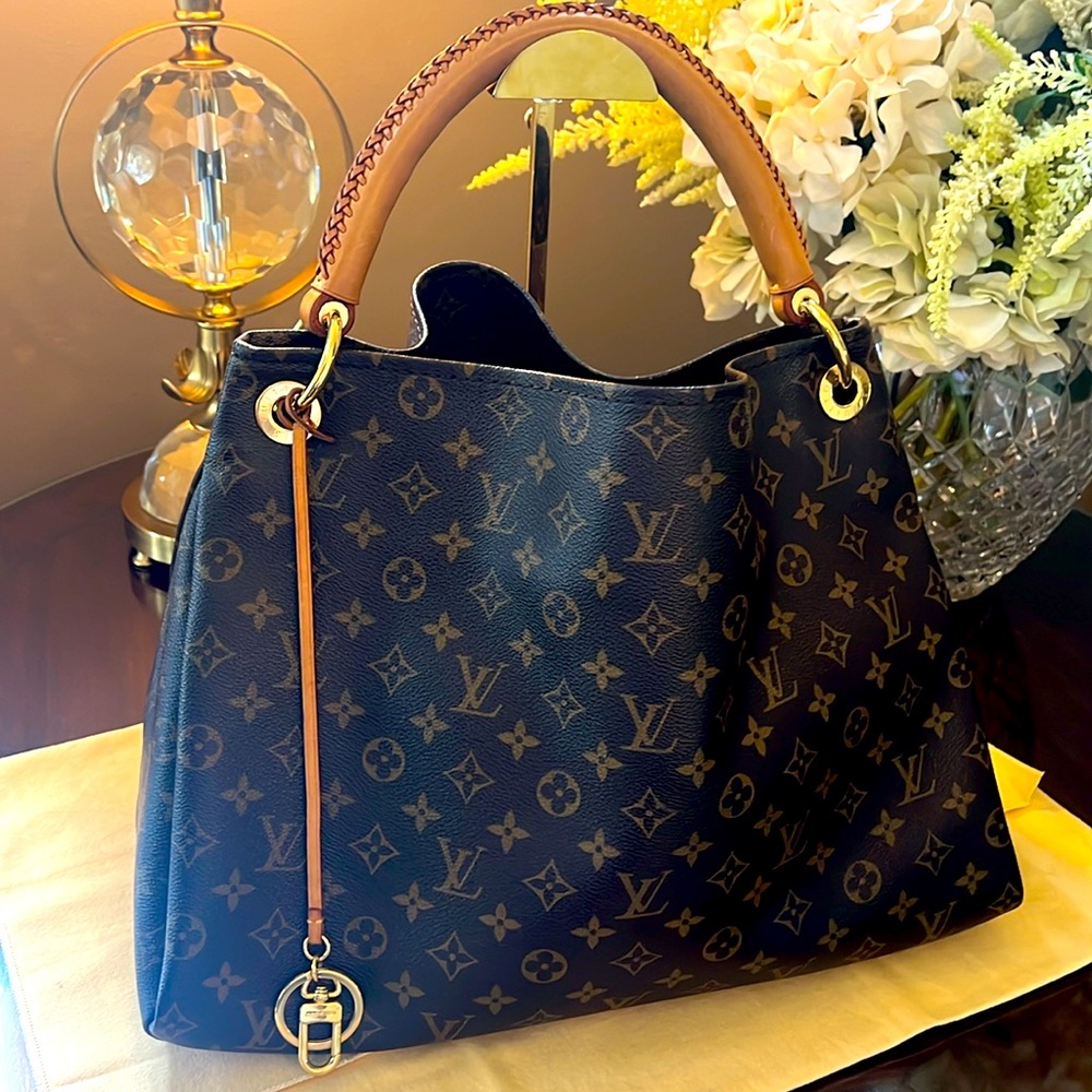 Louis Vuitton Artsy MM